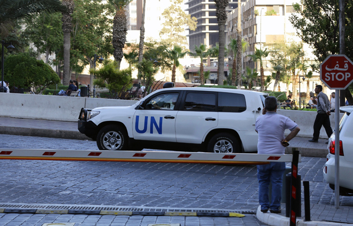 A United Nations vehicle is seen outside a hotel in Damascus on October 1, 2013 as a chemical weapons disarmament team arrived in the Syrian capital to begin the task of inventorying the country's arsenal of the banned weapons in readiness for its destruction (AFP Photo / Louai Beshara)