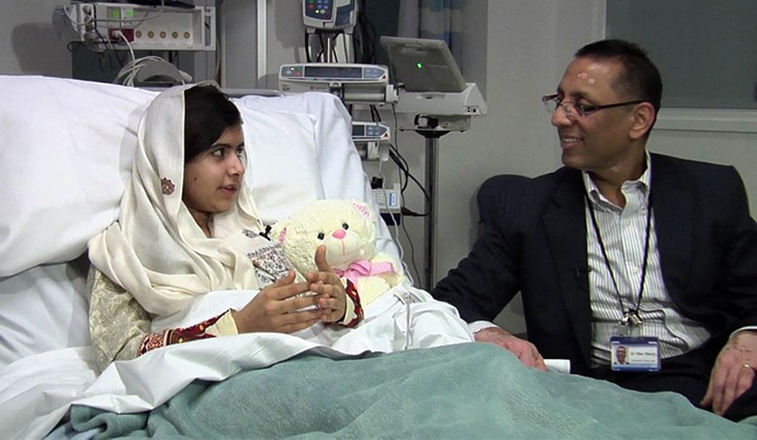 In this videograb image obtained from footage made available from University Hospitals Birmingham on February 4, 2013 Pakistani schoolgirl shot in the head by the Taliban, Malala Yousafzai speaks following her operation to critical care consultant Dr Mav Manji (AFP Photo)