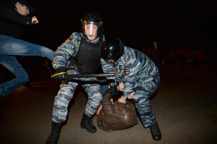 Police officers detain participants of the mass riots during people's gathering in Moscow's Biryulyovo Zapadnoye District, where local residents gathered demanding to find the murderers of Yegor Shcherbakov (RIA Novosti / Ramil Sitdikov)