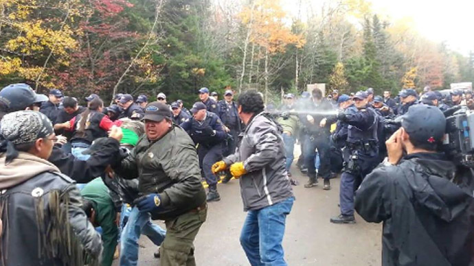 Canadian First Nation anti-fracking protest: Arrests, pepper-spray, snipers, torched cars