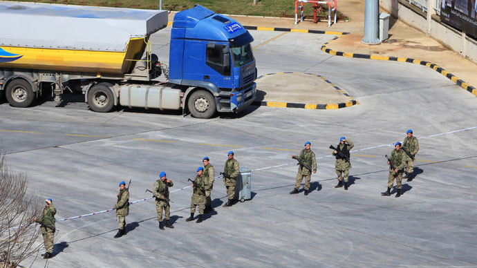 Turkish patrol seizes over a ton of chemicals from smugglers at Syria border