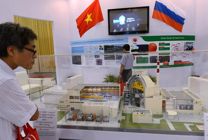 A visitor looks at a model of a Russian VVER-1200 nuclear reactor of which Vietnam's first nuclear power plant will be equipped of on diplay at an international nuclear power exhibition being held in Hanoi on October 26, 2012. (AFP Photo / Hoang Dinh Nam)