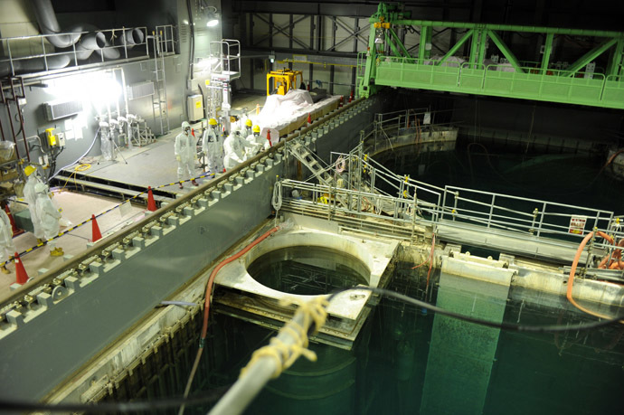 This handout picture taken by Tokyo Electric Power Co (TEPCO) on November 13, 2013 shows US nuclear expert Lake Barrett and TEPCO workers inspecting the spent fuel pool at the unit four reactor building of the crippled TEPCO's Fukushima Dai-ichi nuclear plant at Okuma town in Fukushima prefecture. (AFP Photo/TEPCO)