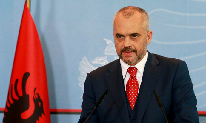 Albanian Prime Minister Edi Rama delivers a speech during a televised address to Albanians in Tirana on November 15, 2013. (AFP Photo / Gent Shkullaku)