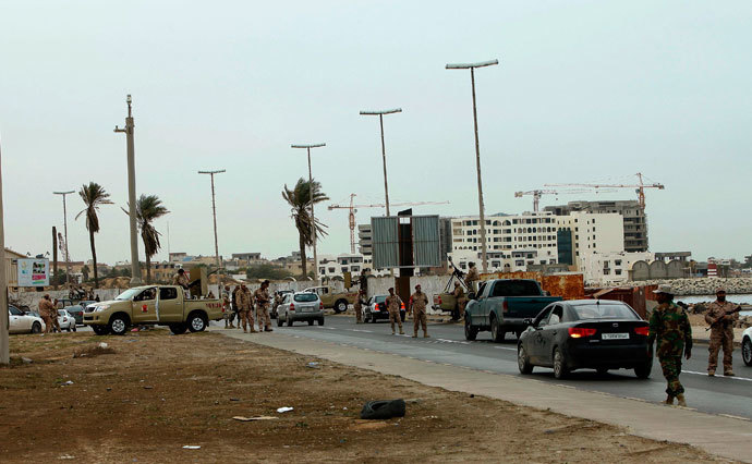 Army personnel man a checkpoint at one of the entrances to Tripoli, November 18, 2013.(Reuters / Ismail Zitouny)