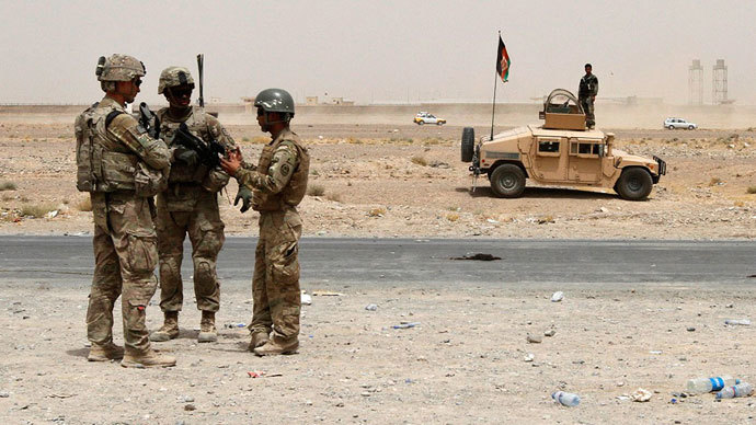 U.S troops, part of the NATO-led International Security Assistance Force (ISAF), arrive at the site of a suicide attack in Kandahar August 16, 2013.(Reuters / Ahmad Nadeem)