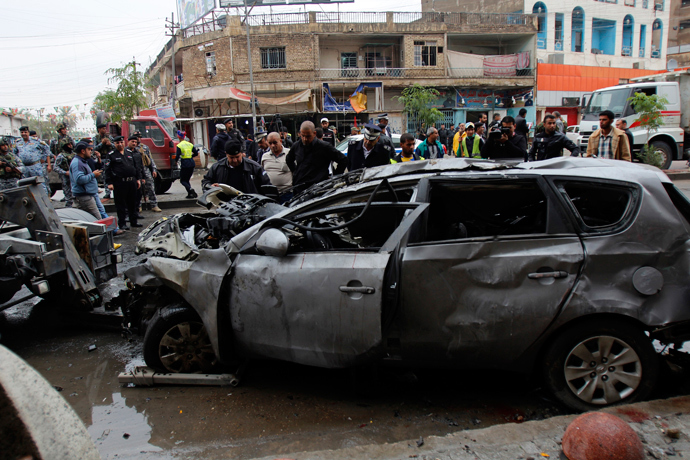 Residents gather at the site of a car bomb attack in Baghdad November 20, 2013. (Reuters / Ahmed Saad)