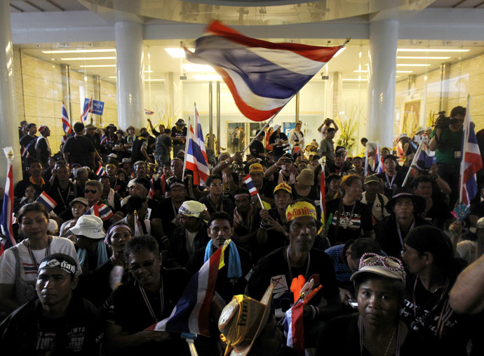 Anti-government protesters gather inside Thailand's Finance Ministry during a rally in central Bangkok November 25, 2013. (Reuters/Chaiwat Subprasom)