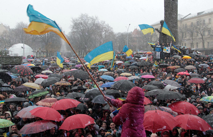 Students take part in a rally to support EU integration in western Ukrainian city of Lviv November 25, 2013. (Reuters/Marian Striltsiv)
