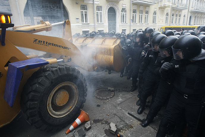 People use a tractor while trying to break through police lines near the presidential administration building during a rally held by supporters of EU integration in Kiev, December 1, 2013. (Reuters / Sergii Polezhaka)