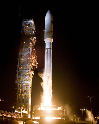 A United Launch Alliance (ULA) Atlas V rocket carrying a payload for the National Reconnaissance Office (NRO) lifted off from Space Launch Complex-3 on Dec. 5 at 11:14 p.m. (Photo from www.ulalaunch.com) 