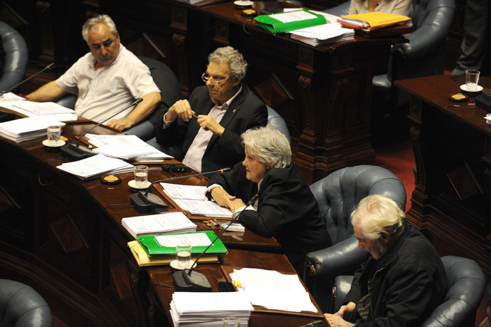 Uruguayan Senator Lucia Topolansky (C) votes to approve a law legalizing marijuana in the Legislative Palace in Montevideo, on December 10, 2013 (AFP Photo/Miguel Rojo)