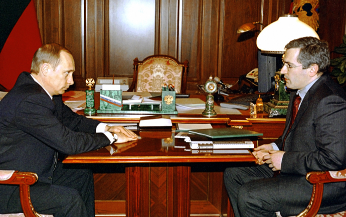 Russian President Vladimir Putin, left, during a meeting with YUKOS head Mikhail Khodorkovsky, right, in the Kremlin, 2002 (RIA Novosti / Vladimir Rodionov) 