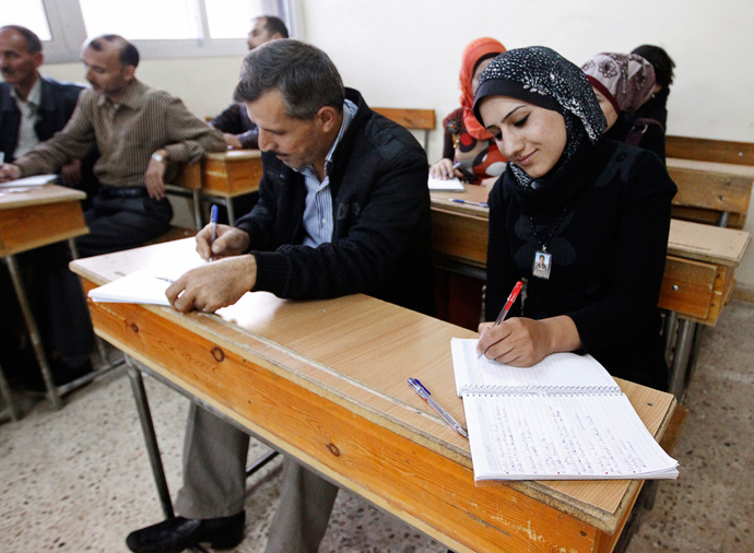 Syrian Kurds practise reading the Kurdish language at a school in Derik, Al-Hasakah, Syria (Reuters / Thaier al-Sudani)