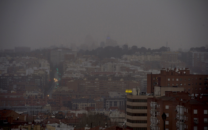 A grey sky is seen over Madrid on December 24, 2013. (AFP Photo / Pierre-Philippe Marcou)