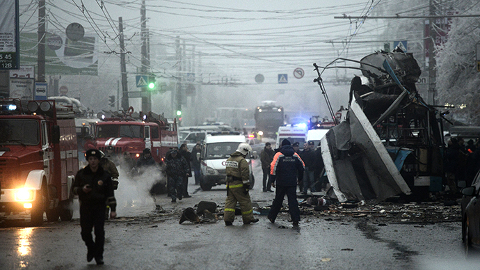 Members of the emergency services work at the site of a bomb blast on a trolleybus in Volgograd December 30, 2013. (Reuters / Sergei Karpov)