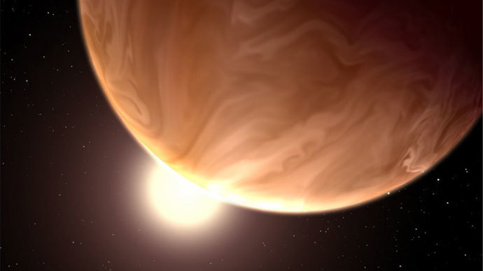 ​Two amazing cloudy 'super-worlds' spotted by Hubble telescope