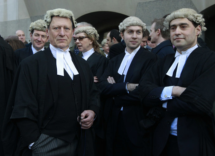 Trial lawyers demonstrate the Old Bailey courthouse in London January 6, 2014. (Reuters/Luke MacGregor)