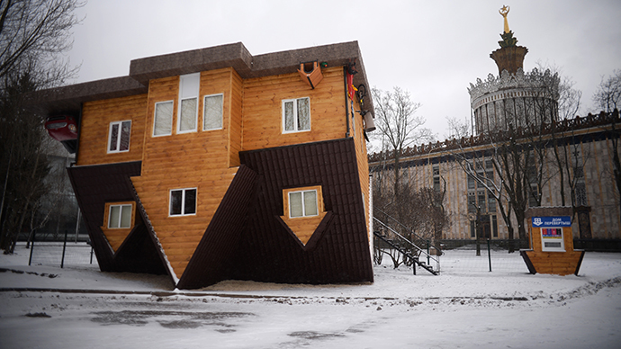 Topsy-turvy: Upside-down house attraction comes to Moscow