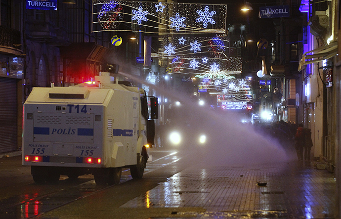 Riot police use a water cannon to disperse demonstrators during a protest against internet censorship in Istanbul January 18, 2014. (Reuters / Osman Orsal)