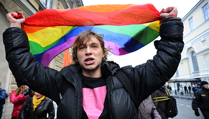 A gay rights activists takes part in a joint opposition rally called "March against Hatred" in the Russia's second city of St. Petersburg, on November 2, 2013. (AFP Photo / Olga Maltseva)