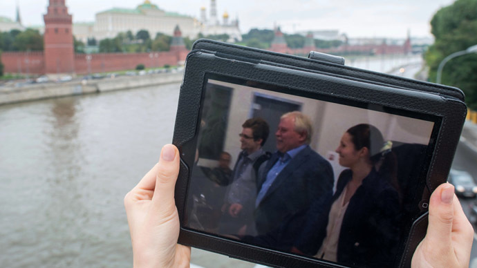 This tablet PC displays a photo of former CIA employee Edward Snowden and his lawyer Anatoly Kucherena leaving the Sheremetyevo airport. (RIA Novosti/Iliya Pitalev)