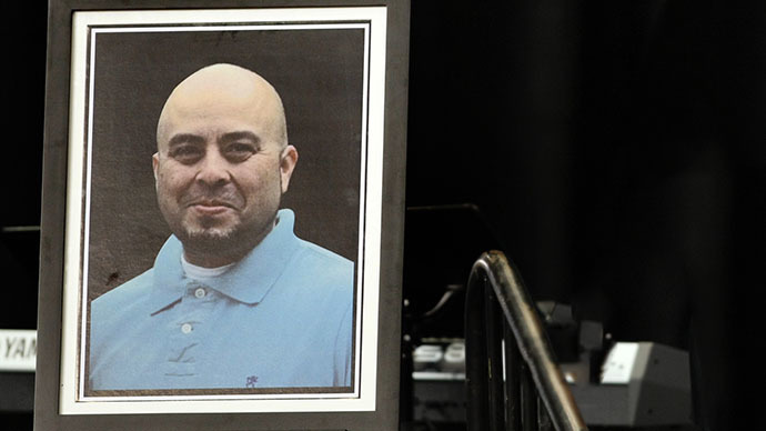 A portrait of slain TSA officer Gerardo Hernandez is seen during his public memorial at the Los Angeles Sports Arena, Tuesday, November 12, 2013. (AFP Photo / Al Seib)
