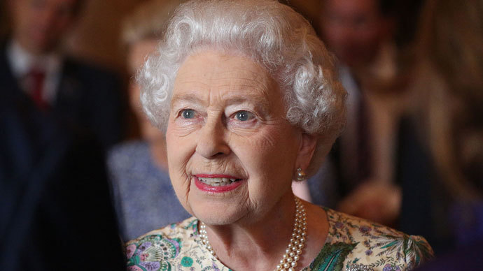 Queen down and out? UK royal palaces ‘crumbling and leaky’ as her finances dwindle
