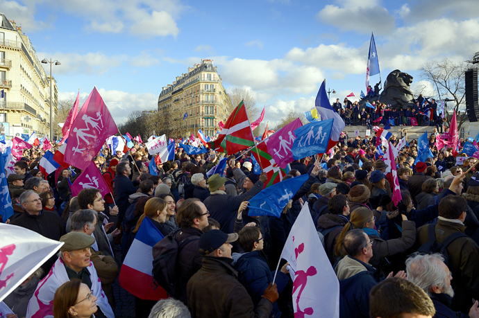 Supporters of the "La Manif Pour Tous" (Protest for Everyone) movement demonstrate to defend their vision of the traditional family, on February 2, 2014 in Paris (AFP Photo / Eric Feferberg)