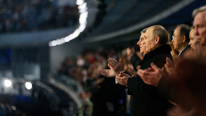 Russian President Vladimir Putin (R) and International Olympic Committee President Thomas Bach applaud during the playing of the Russian national anthem at the opening ceremony of the 2014 Winter Olympics on February 7, 2014, in Sochi.(AFP Photo / David Goldman)