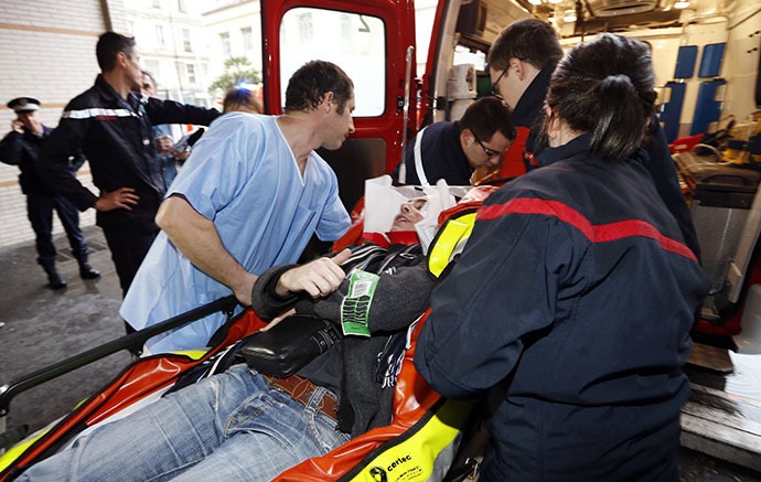 Medics take care of an injured person at the hospital of Nice, southern France, after a train derailed near Digne-les-Bains in the French Alps on February 8, 2014. (AFP Photo / Valery Hache)