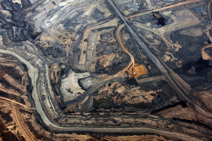 The Syncrude tar sands mine north of Fort McMurray, Alberta.(Reuters / Todd Korol)