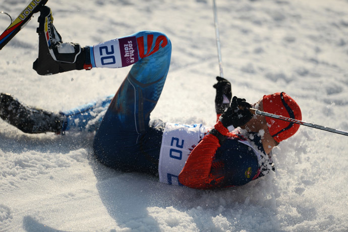 Russian athlete Anton Gafarov breaks his ski during the Men's Sprint Free Semifinals (RIA Novosti / Konstantin Chalabov)