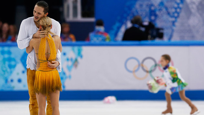 Russia's Tatiana Volosozhar and Maxim Trankov celebrate at the end of their program during the Figure Skating Pairs Free Skating Program at the Sochi 2014 Winter Olympics, February 12, 2014 (Reuters / Alexander Demianchuk)