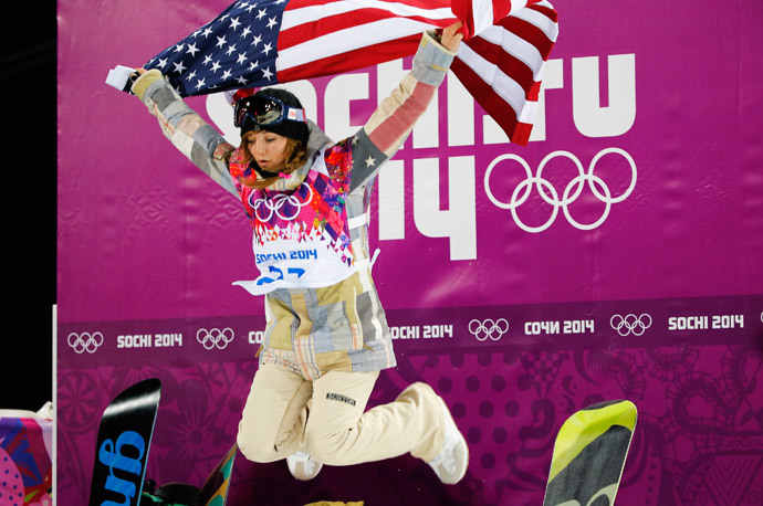 Winner Kaitlyn Farrington of the U.S. celebrates with the U.S. flag after the women's snowboard halfpipe finals at the 2014 Sochi Winter Olympic Games in Rosa Khutor February 12, 2014 (Reuters / Mike Blake)