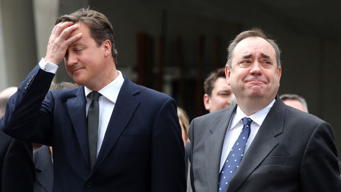 British Prime Minister David Cameron (L), Scottish First Minister Alex Salmond.( AFP Photo / Andrew Milligan )