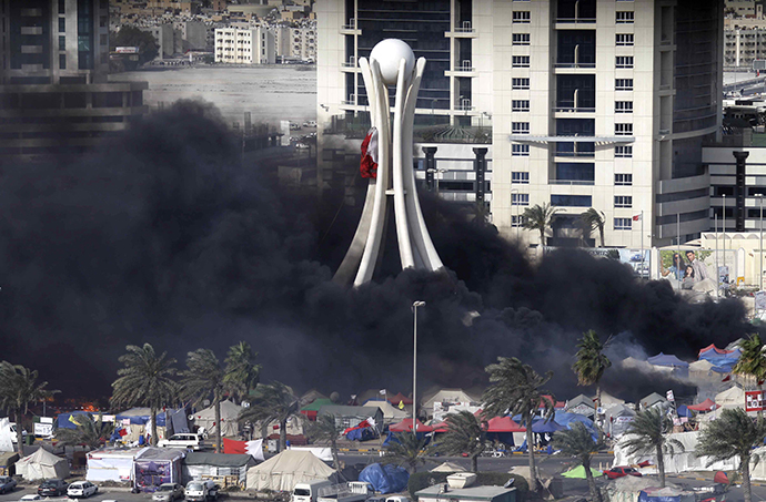 (FILES) File picture dated March 16, 2011 shows black smoke billowing from burning tents in Pearl Square in Bahraini capital Manama. (AFP Photo / Joseph Eid)