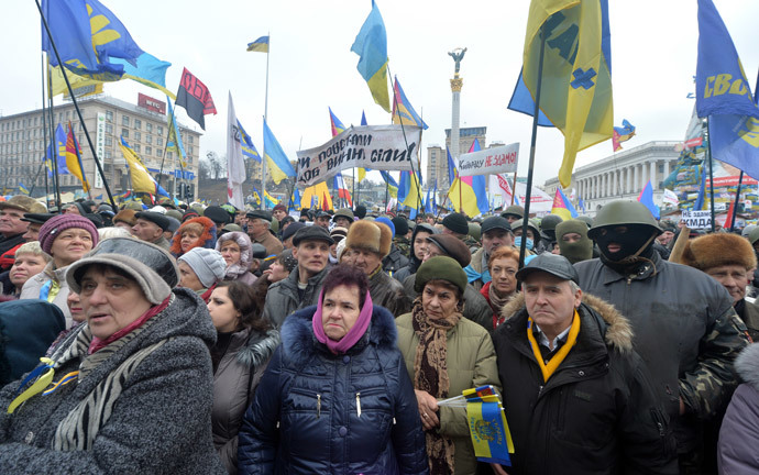 Protesters attend a mass opposition rally on Independence Square in Kiev on February 16, 2014 (AFP Photo / Sergey Supinsky)