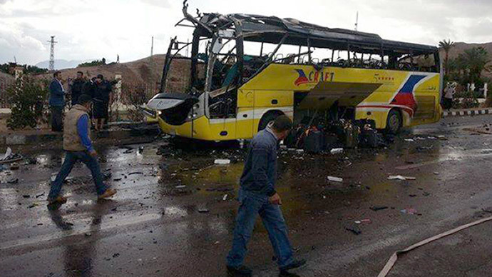 Blast hits tourist bus in Egypt's Sinai near Israeli border