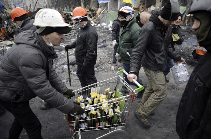 Anti-government protesters carry petrol bombs in a trolley during clashes with riot police in Independence Square in Kiev February 20, 2014. (Reuters/Maks Levin)