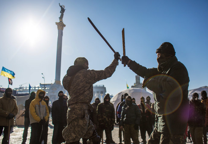 A fighting training for opposition fighters from the Right Sector in a tent camp at Independence Square in Kiev. (RIA Novosti / Andrey Stenin) 