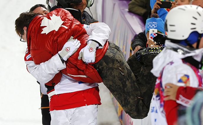 Winner Canada's Alex Bilodeau (L) embraces his brother Frederic after the men's freestyle skiing moguls competition at the 2014 Sochi Winter Olympic Games in Rosa Khutor February 10, 2014. (Reuters / Mike Blake)