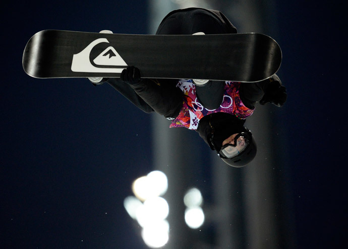 Switzerland's Iouri Podladtchikov competes in the Men's Snowboard Halfpipe Semifinals at the Rosa Khutor Extreme Park during the Sochi Winter Olympics on February 11, 2014. (AFP Photo / Franck Fife)