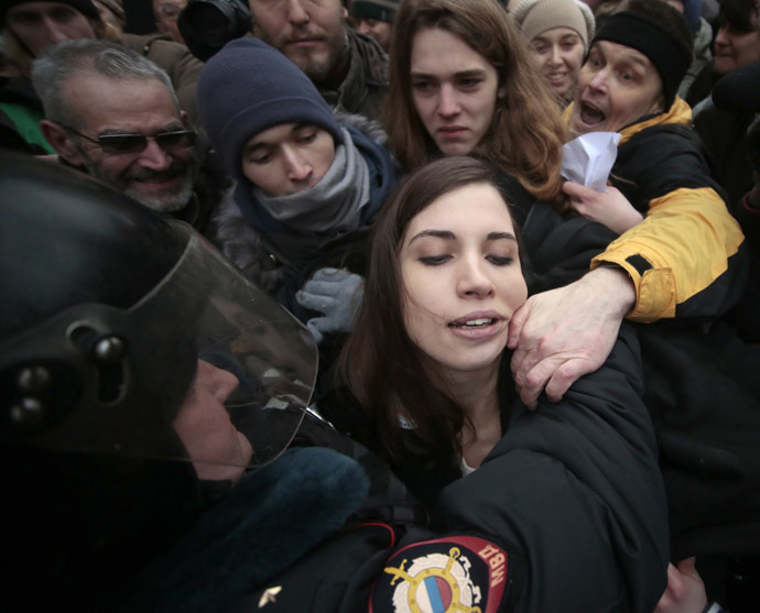Police officers detain Nadezhda Tolokonnikova near Moscow's Zamoskvoretsky Court (RIA Novosti/Alexsey Nichukchin)