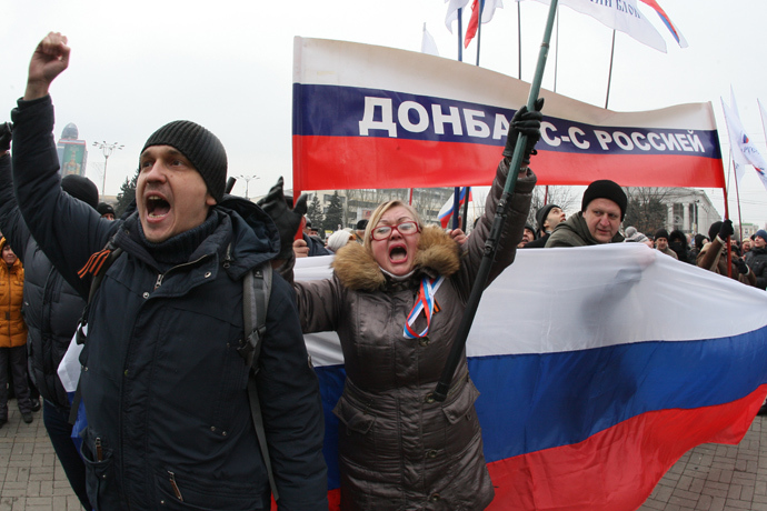 Pro-Russian protesters wave Russian flags and hold a banner reading "Donetsk region is with Russia" during a rally in the industrial Ukrainian city of Donetsk on March 1, 2014 (AFP Photo / Alexander Khudoteply)