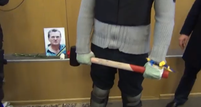 Screebshot from YouTube user ÐгоÑÑ ÐавÑилÑк