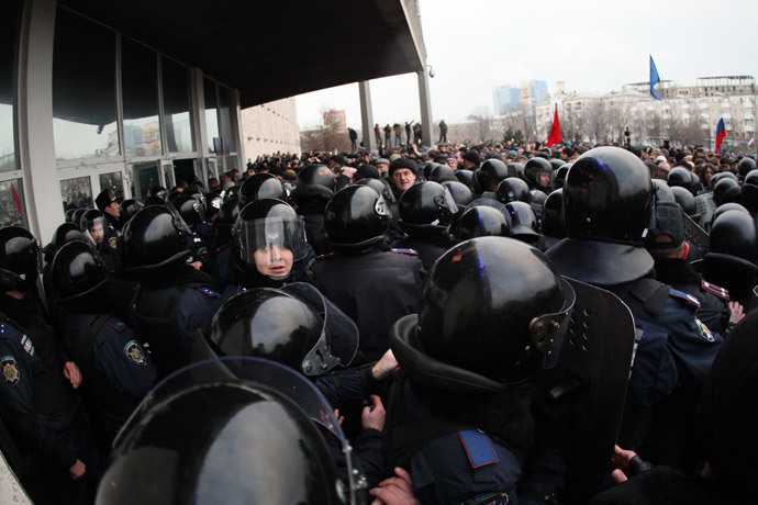 Pro-Russian protesters clash with police as they storm a regional state administration building in the eastern Ukrainian city of Donetsk on March 5, 2014.(AFP Photo / Alexander Khudoteply)