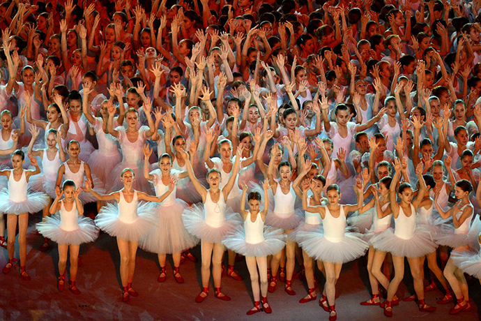 Performers take part in the opening ceremony of the 2014 Paralympic Winter Games in Sochi, March 7, 2014. (AFP Photo / Kirill Kudryavtsev)