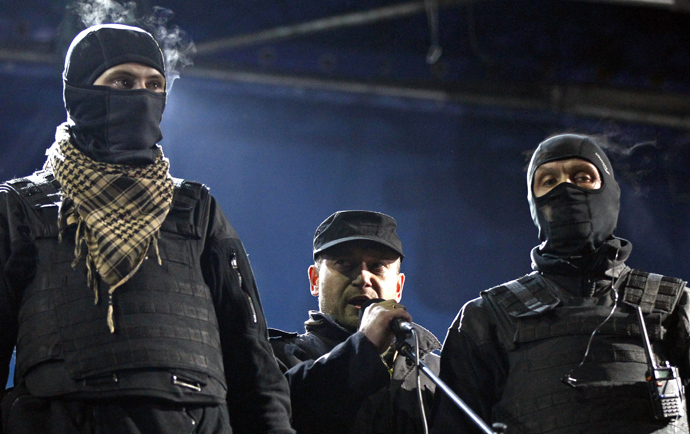 Dmytro Yarosh (C), a leader of the Right Sector movement (Reuters / David Mdzinarishvili)