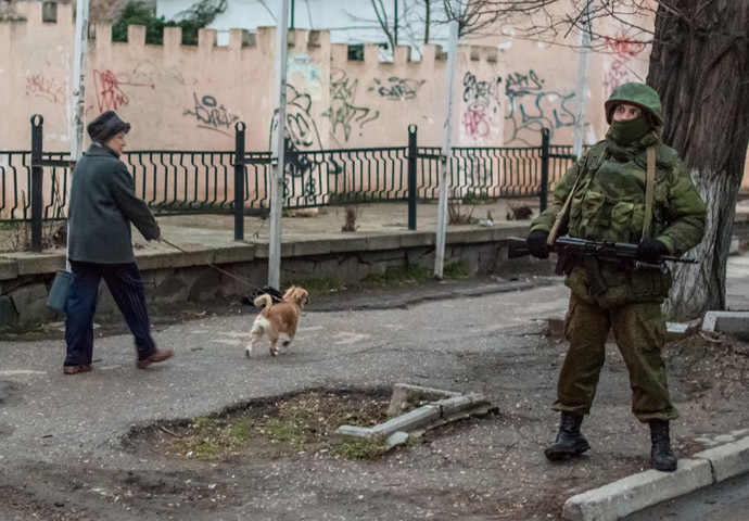 A military man in a Simferopol street. (RIA Novosti/Andrey Stenin)